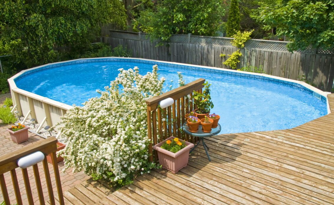 Idee für die Terrasse mit Pool – Großartiger Pool auf der Terrasse mit schönen Blumen...
