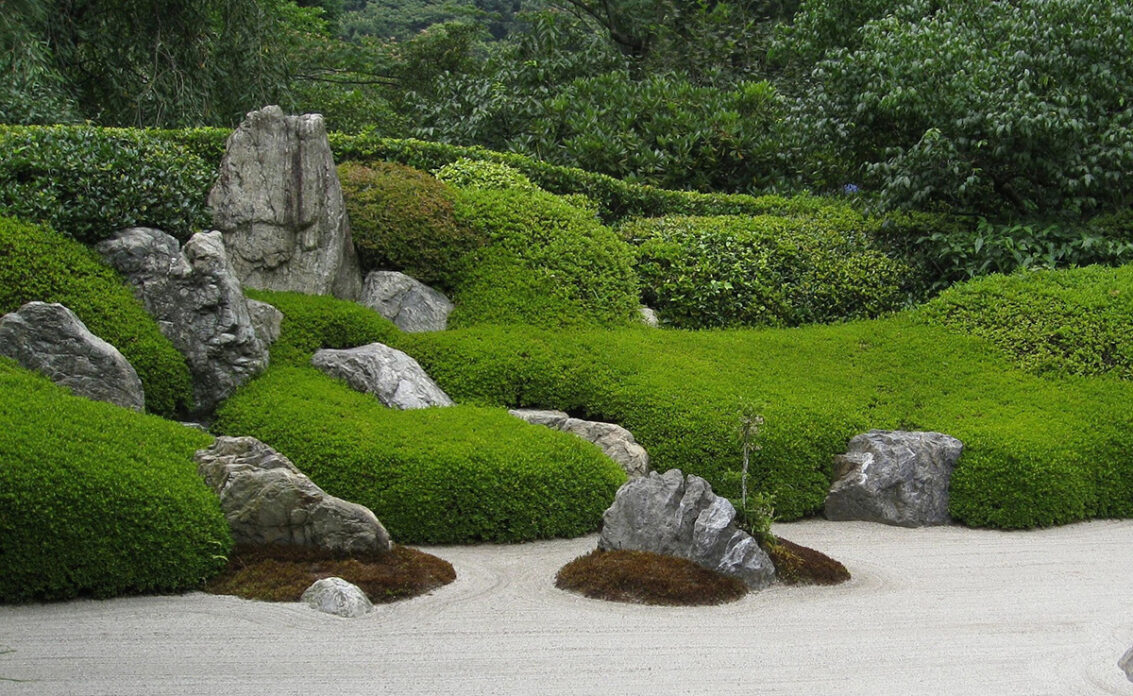 Asiatische Gartenidee – Harmonischer Zen-Garten aus Steinen  Kiesbet...