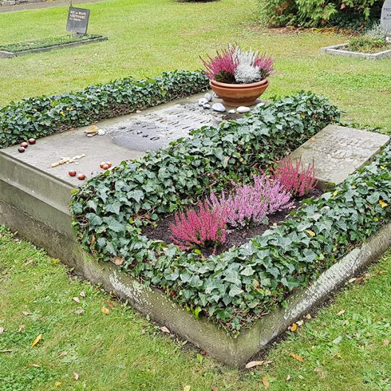 Caspar David Friedrich - Grab mit Grabstein des berühmten Malers auf dem Trinitatisfriedhof in Dresden