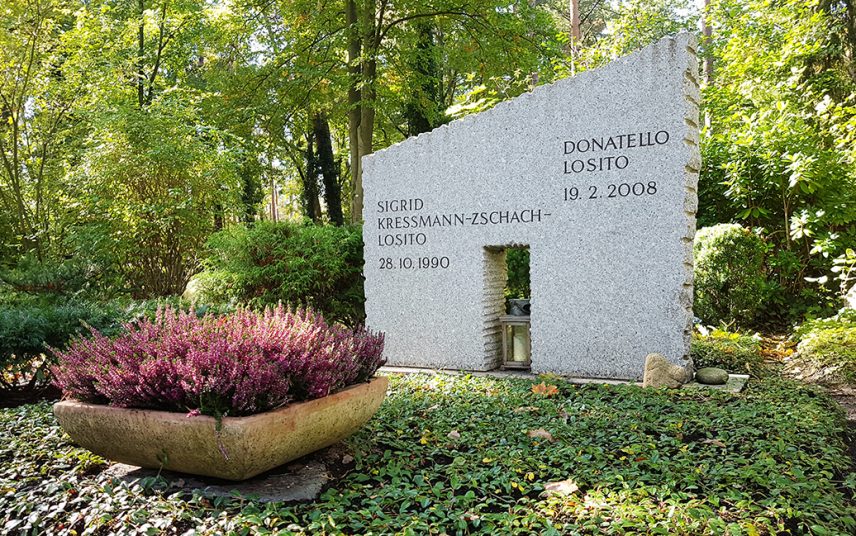Donatello Losito – Grab mit Grabstein des Künstlers und seiner Ehefrau der bekannten Architektin Sigrid Kressmann-Zschach