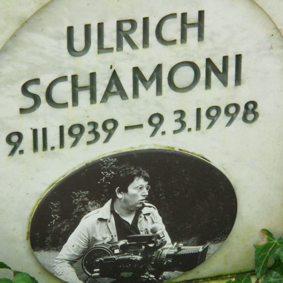 Ulrich Schamoni - Grab mit Grabstein des verstorbenen Filmregisseurs auf dem Waldfriedhof Zehlendorf in Berlin