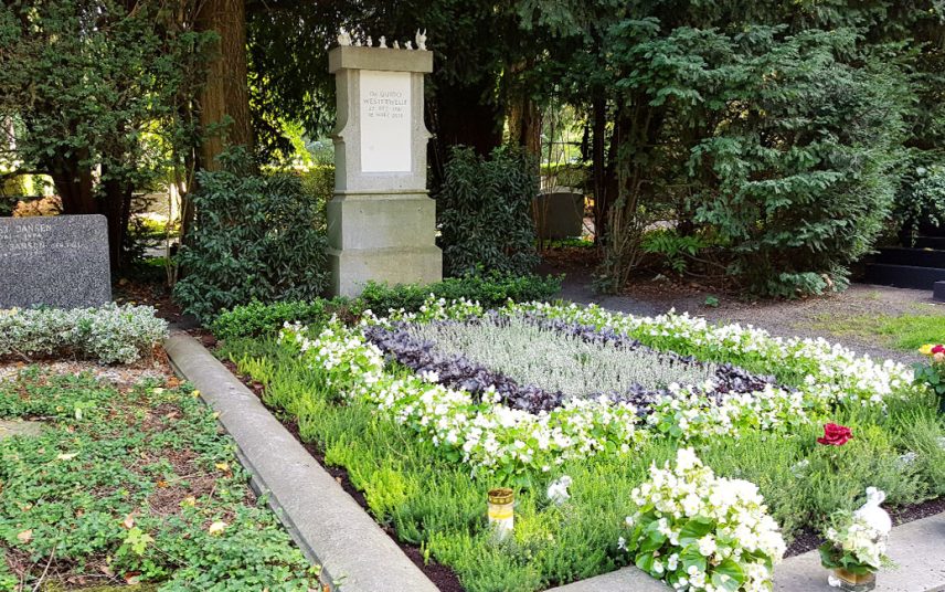 Guido Westerwelle – Grab mit Grabstein des verstorbenen Politikers auf dem Melatenfriedhof in Köln