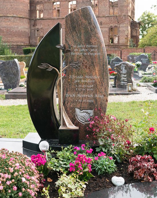 Grabgestaltung Doppelgrabstelle Grabstein granit Bepflanzung Friedhof Nörvenich STL