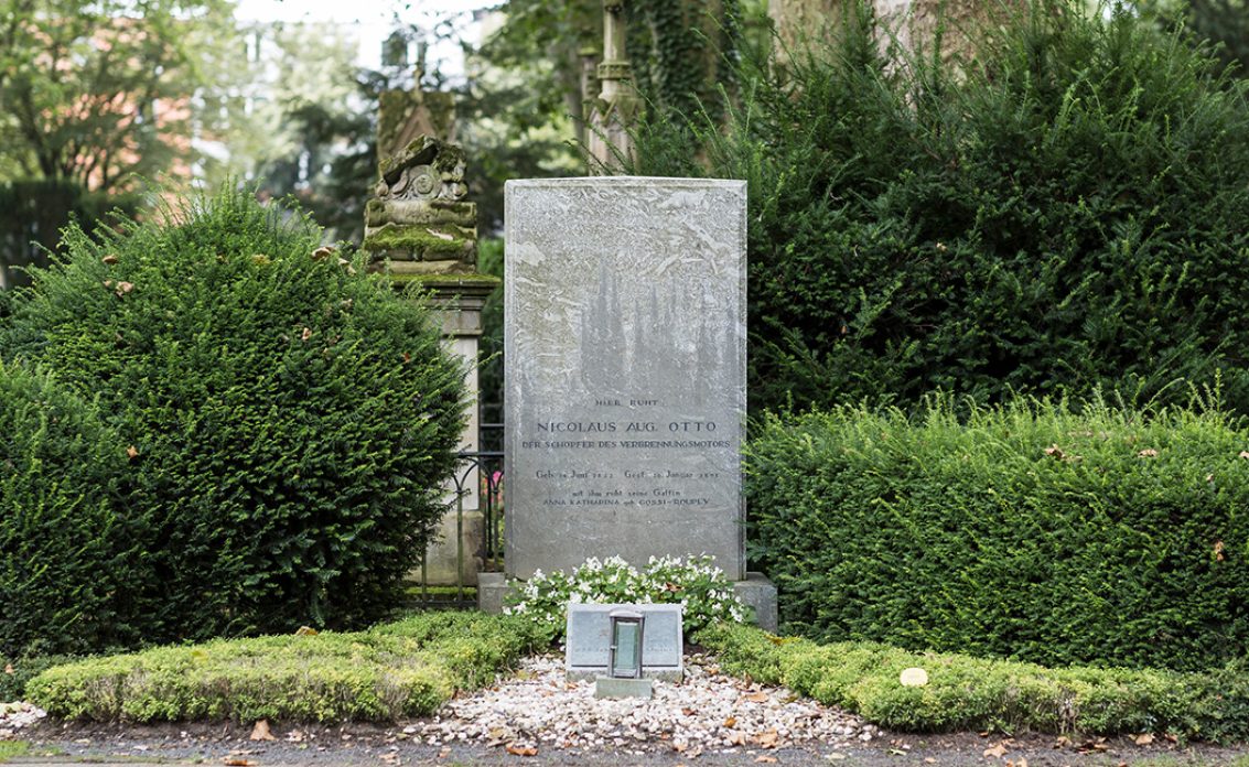 Grabstätte des Ingenieurs und Erfinders Nikolaus August Otto auf dem Melaten Friedhof Kö...