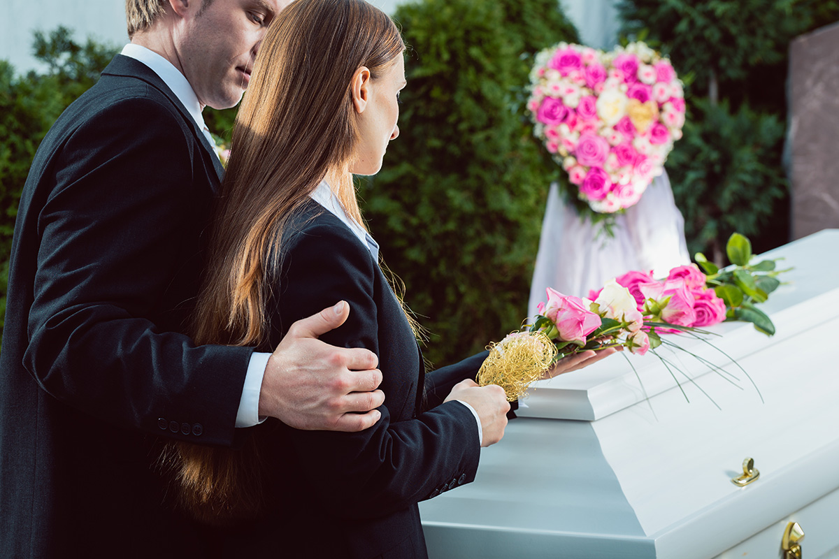 Haben Sie keine Angst die Worte Bestattung, Beerdigung und Beisetzung als Synonym zu verwenden. Der Bestatter wird Sie verstehen.