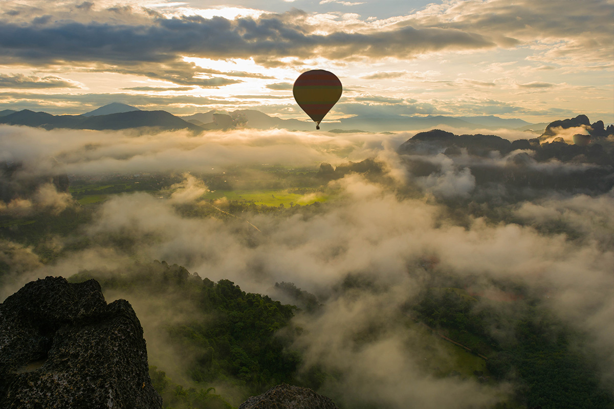 Viele Hinterbliebene entscheiden sich für eine Luftbestattungen aus einem Heizluftballon.