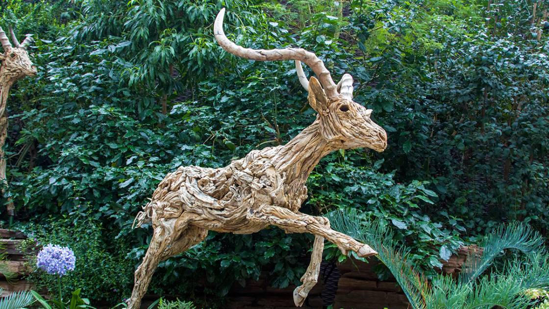 Holzskulptur Antilope aus Treibholz