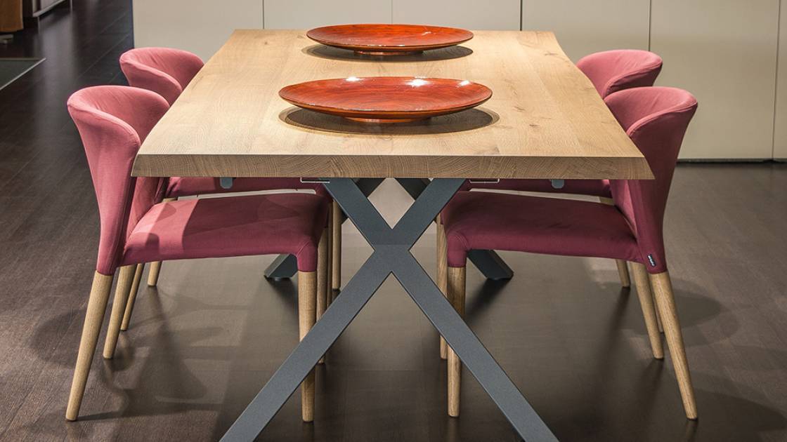Designer-Esstisch als Sitzgruppe mit 4 Schalen-Stühlen in Massivholz Eiche