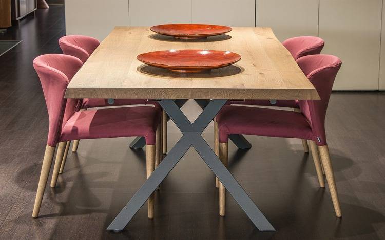 Designer-Esstisch als Sitzgruppe mit 4 Schalen-Stühlen in Massivholz Eiche