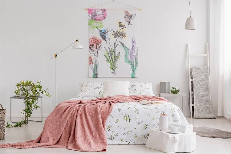 Floraler Wandbehang für das Schlafzimmer