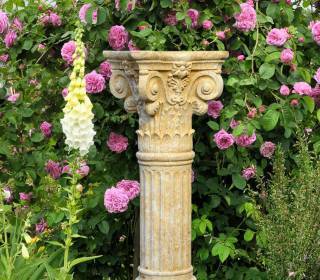 klassische Garten Dekosäule aus Stein