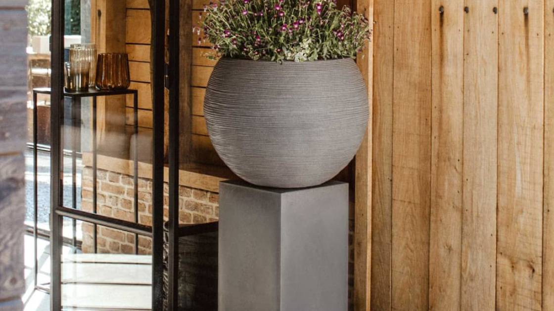 Stein Dekosäule mit Blumentop für Flur & Diele