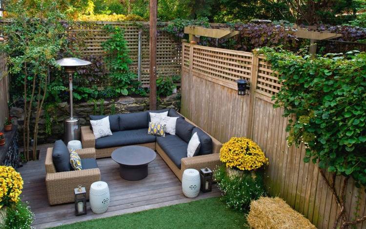 Sichtschutzzaun im Garten & Terrasse aus Holz