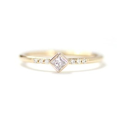 Diamant-Verlobungsring aus Gold & Princess Cut Diamant Verlobungsring in