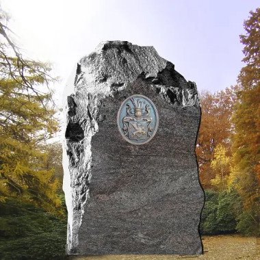 Grabstein aus Granit mit Felsen & Grabmal mit Bronzewappen