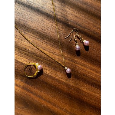 Pair Of Dangle Earring With Matching Necklace