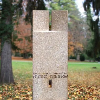 Schmuckurne & Gedenkstein Urnengrab Naturstein mit Inschrift  Tedesco