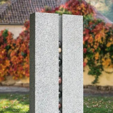 Doppelgrabstein aus Granit & Modernes Granit Doppelgrabmal hell gestaltet