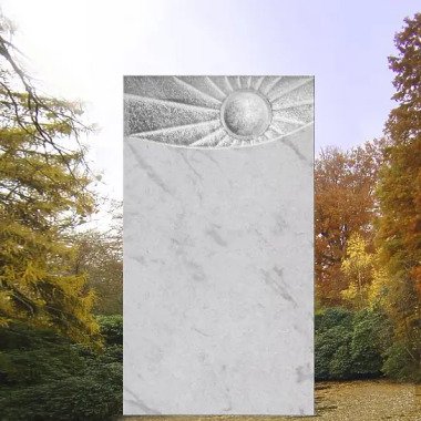 Ausgefallener Grabstein mit Sonne & Grabmal mit Sonnenmotiv