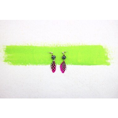 Auffällige Ohrhänger Mit Federn in Pink, Getupften Glasperlen Schwarz/Weiß