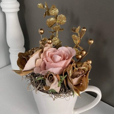 Valentinstag-Geschenkidee-Blumentassengesteck-Seidenblumen-Rosa