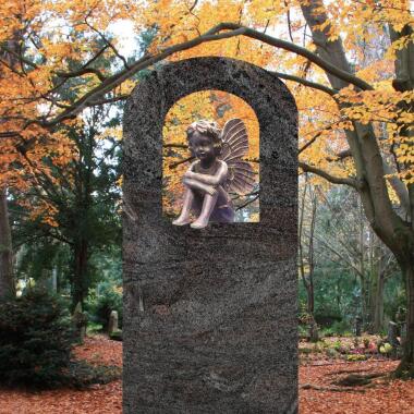 Kindergrabstein aus Granit aus Granit & Grabstein Kindergrab mit Bronzefigur
