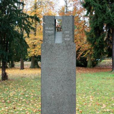 Grabstein Familiengrab Kalkstein BronzeFiguren Finita