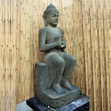 Sitzende Buddha Gartenfigur aus Basanit handbehauen / 75 cm