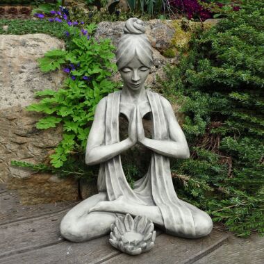 Steinguss Frauen Skulptur in sitzender Yoga