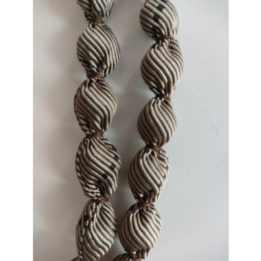 Braun Halskette Aus Wiederverwendeten Krawattenseide