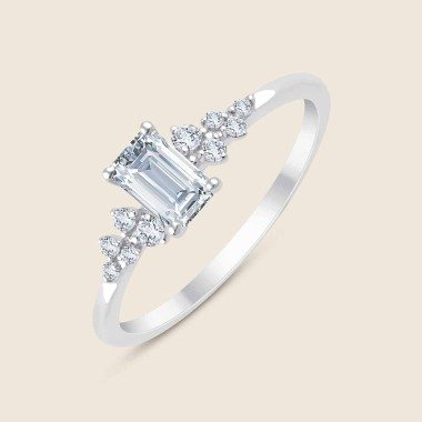 Stardust Emerald Ring Weiß  / 18k Gold von