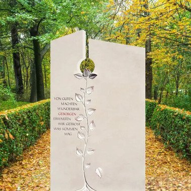 Einzelgrab Grabmal Naturstein mit Baum Plastik