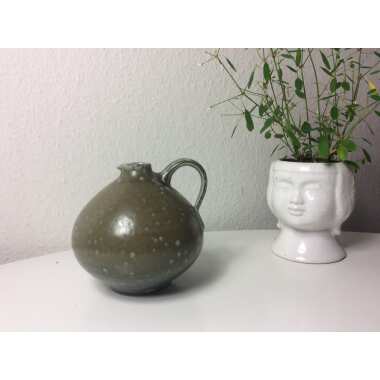 Grabvase in Weiß & Vintage Keramik Studio Vase Oliv Grün Weiß Speckle