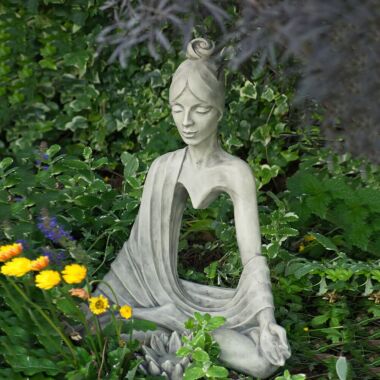 Yoga Steinguss Skulptur für den Garten mit