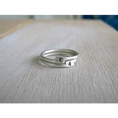 Winziger Initial Sterling Ring/ 925 Silber Letter Stacking/ Personalisiert