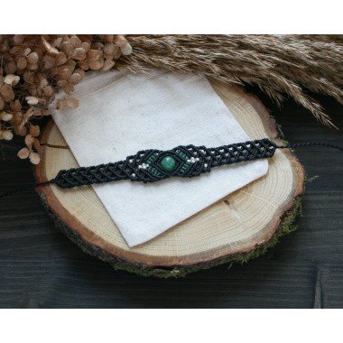 Makramee Armband Mit Grüner Jade Edelstein Und Silbernen Perlen, Zweifarbig