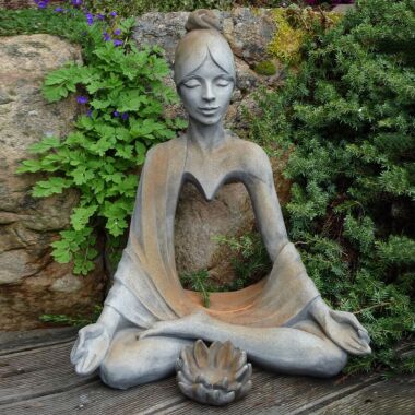 Yoga Steinguss Skulptur für den Garten mit