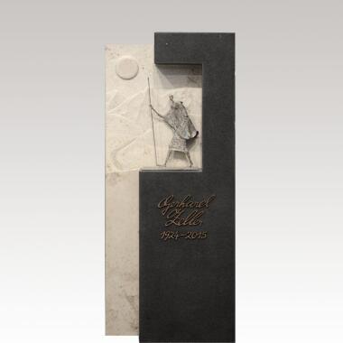 Zweiteiliger Urnengrabstein hell-dunkel mit Berg Relief & Bronze Skulptur  Jak