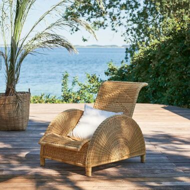 Geschwungener Relax-Sessel für Terrasse oder