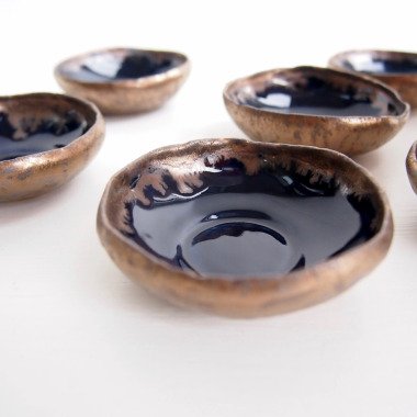 Keramik-Ring aus Metall & Handgemachte Blaue + Gold Keramik Ringschale