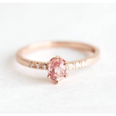 Rose Gold Diamant Und Saphir-Ring Mit Ovalen Pfirsich Saphir
