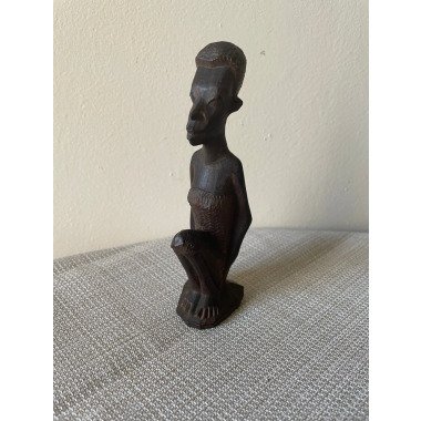 Kleine Geschnitzte Holz Crouching Man Figur