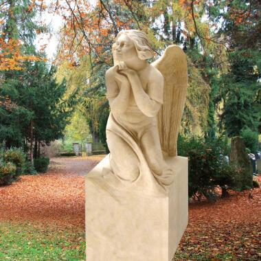 Sandstein Grabmal mit Engel Figur Amalia