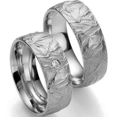 Tolles Ringpaar aus Silber mit Oberflächenstruktur und wahlweise Brillant
