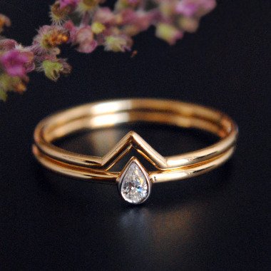 Gold-Ehering aus Gold & Minimal Pear Diamond Ehering Set in 14K Gold, Zierliche