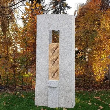 Granit Grabstein Einzelgrab mit Holz Dekoration
