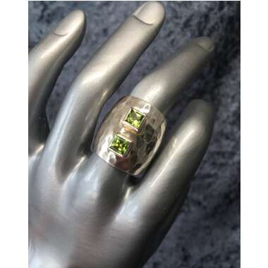 Peridot-Ring aus 925 Silber & Peridot, 925 Silber, Ring, Gehämmert, Einzelstüc