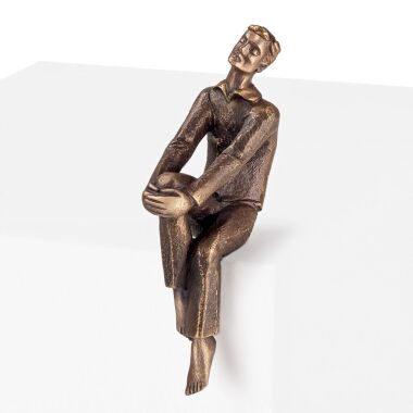 Sitzende Gartendekoration Junge aus Bronze