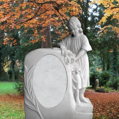 Moderner Kindergrabstein aus Naturstein & Stilvolles Grabmal mit Mädchen