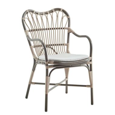 Moccachino farbener Stuhl für den Garten